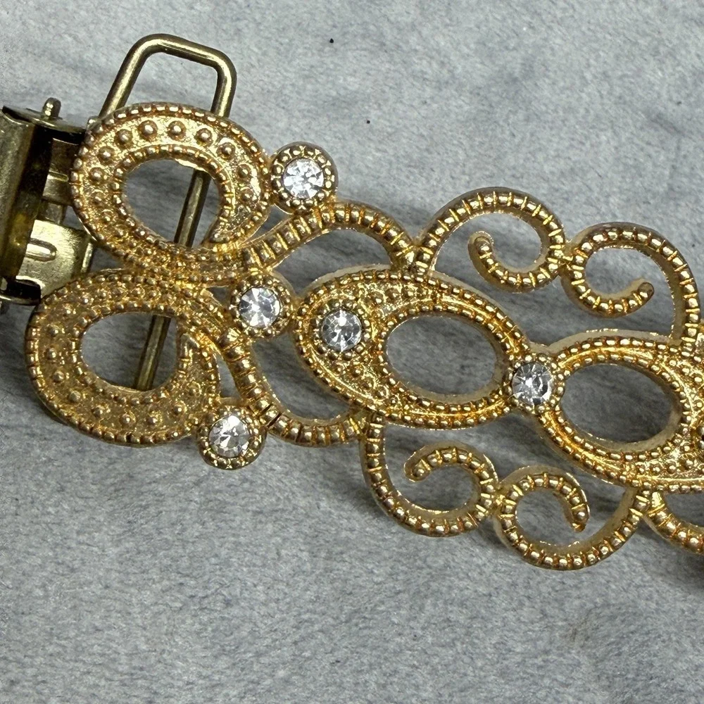 Rhinestone Sweater Clip Guard Gold Tone Filigree Costume‎ Jewelry Shawl Pin